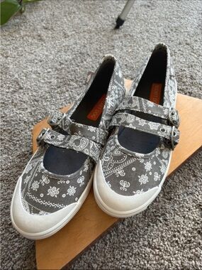 Rocket Dog Gray Paisley Bandana Mary Jane Flats